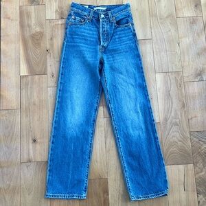 Levi Ribcage Jeans. Size 23